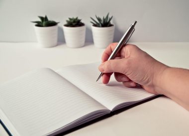 How to analyze handwriting: Graphology Basics